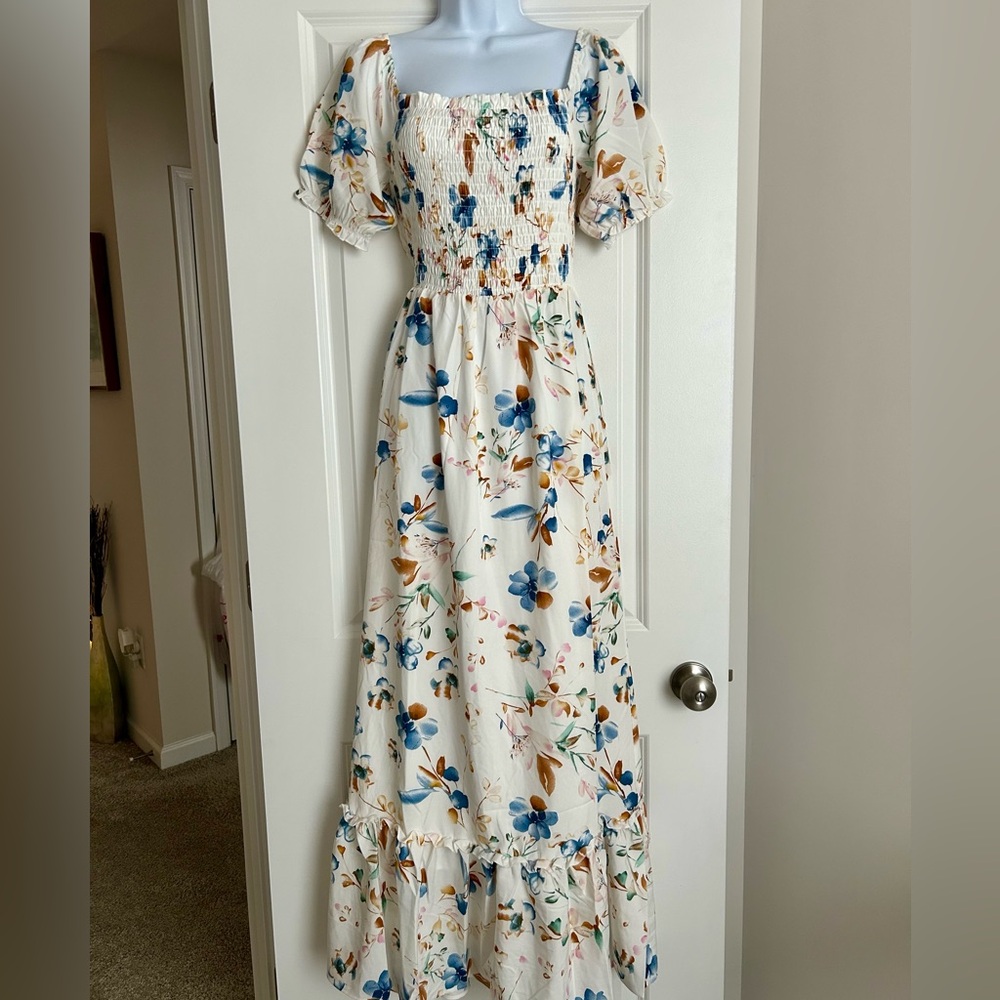 NWT Baltic Born Capri Smocked Floral Maxi Dress Size Medium - Picture 7 of 14
